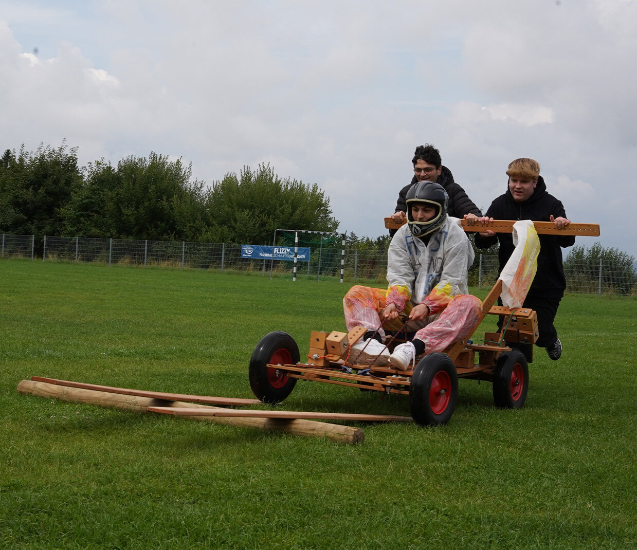 Azubi-Tag 2025 – Seifenkistenrennen mit Team | Sandler Group