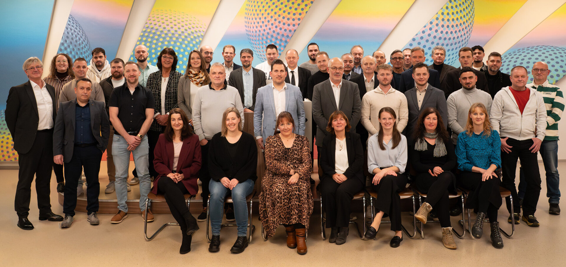 Gruppenbild der Jubiliarfeier des Familienunternehmens Sandler im Bereich nonwoven