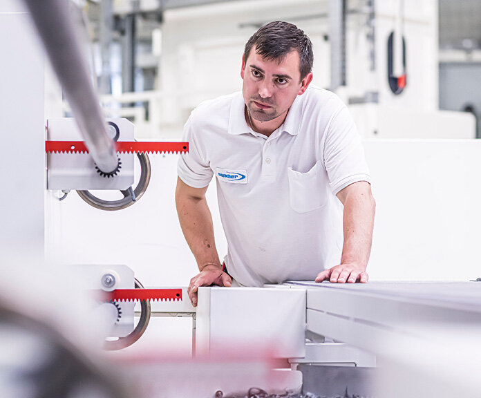 Sandler employee during nonwoven production