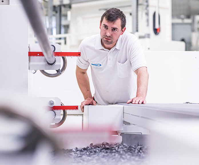 Sandler employee during nonwoven production