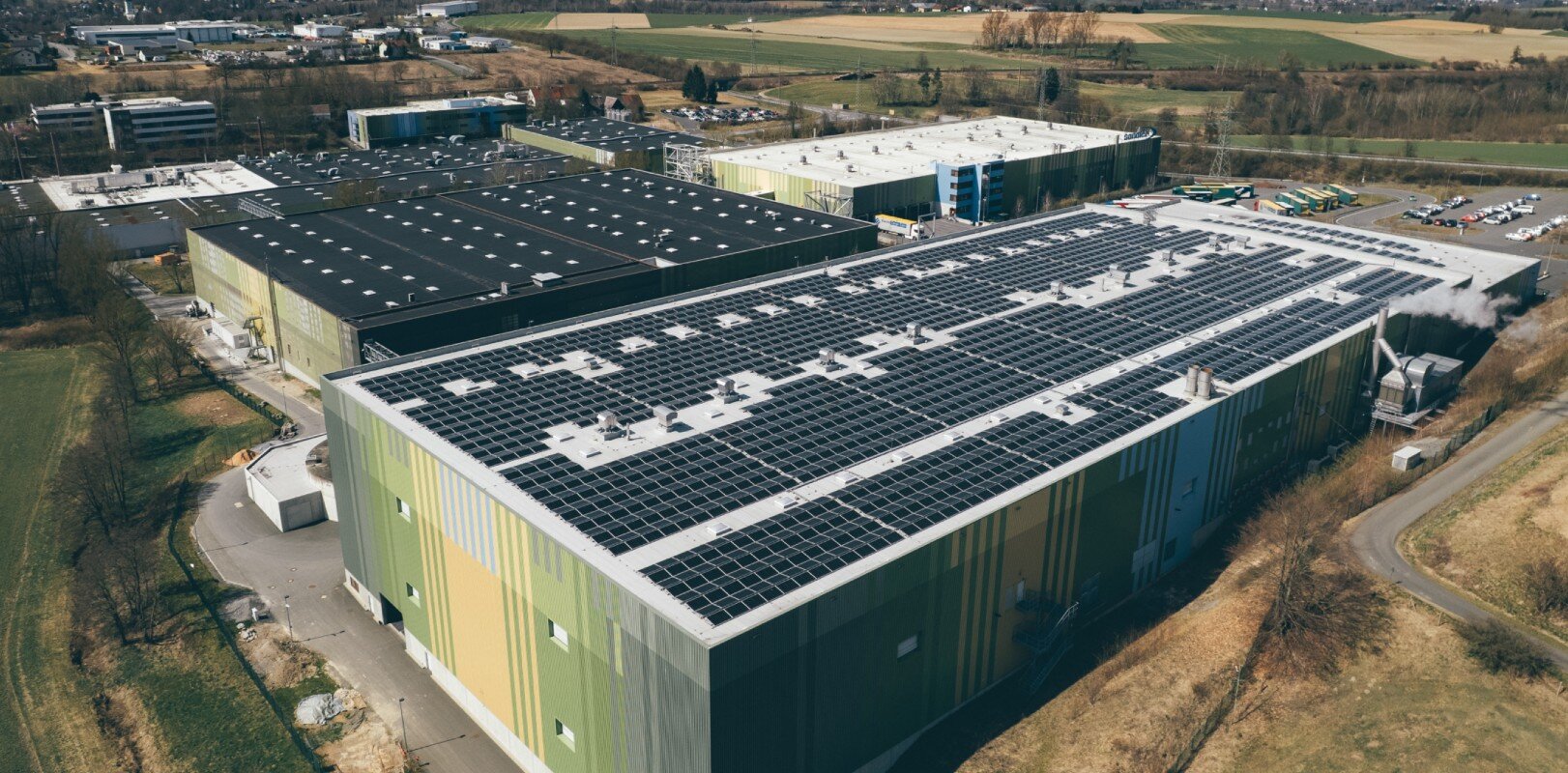 Gebäude der Sandler Group in Schwarzenbach aus der Vogelperspektive