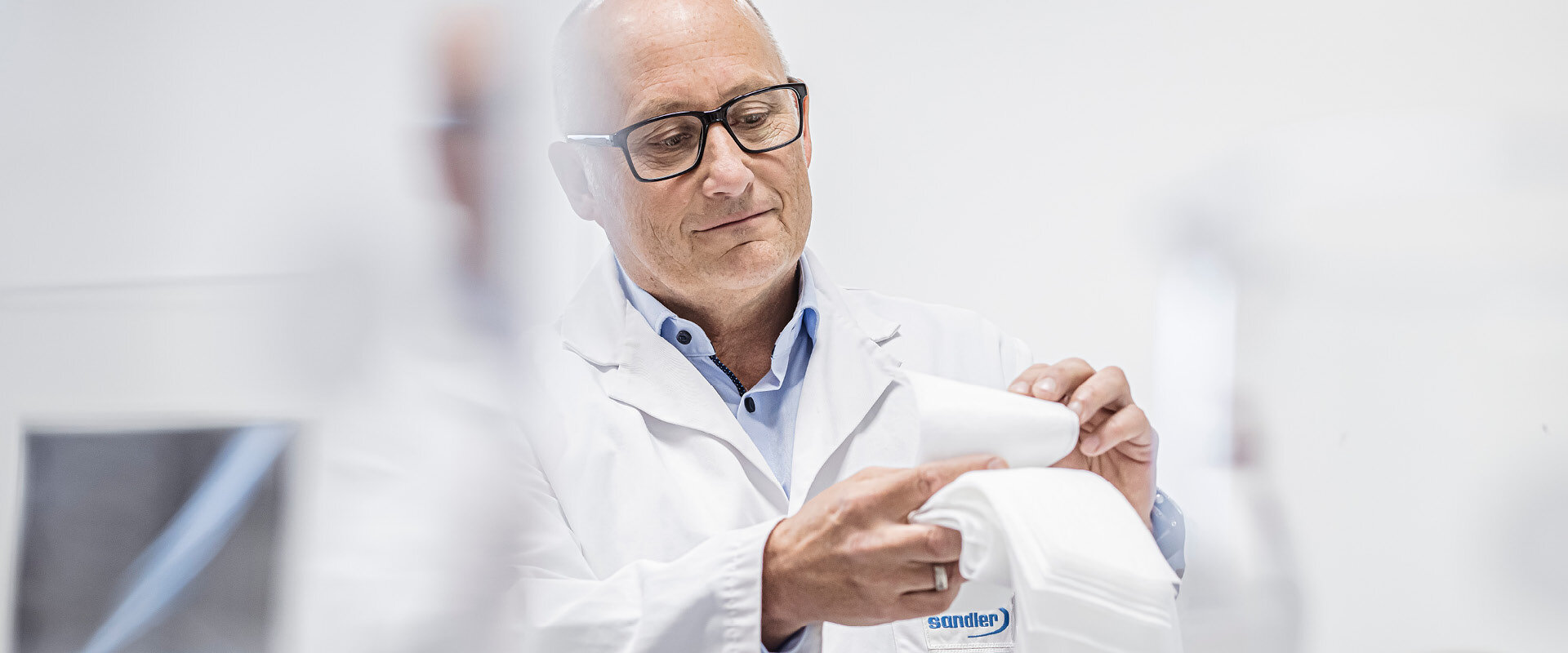 Mann kontrolliert nonwovens | Sandler Group