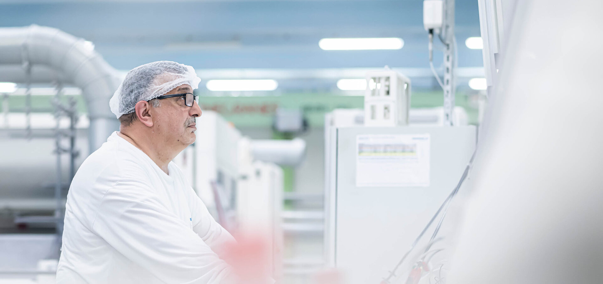 Man in the manufacture of nonwoven | Sandler Group 