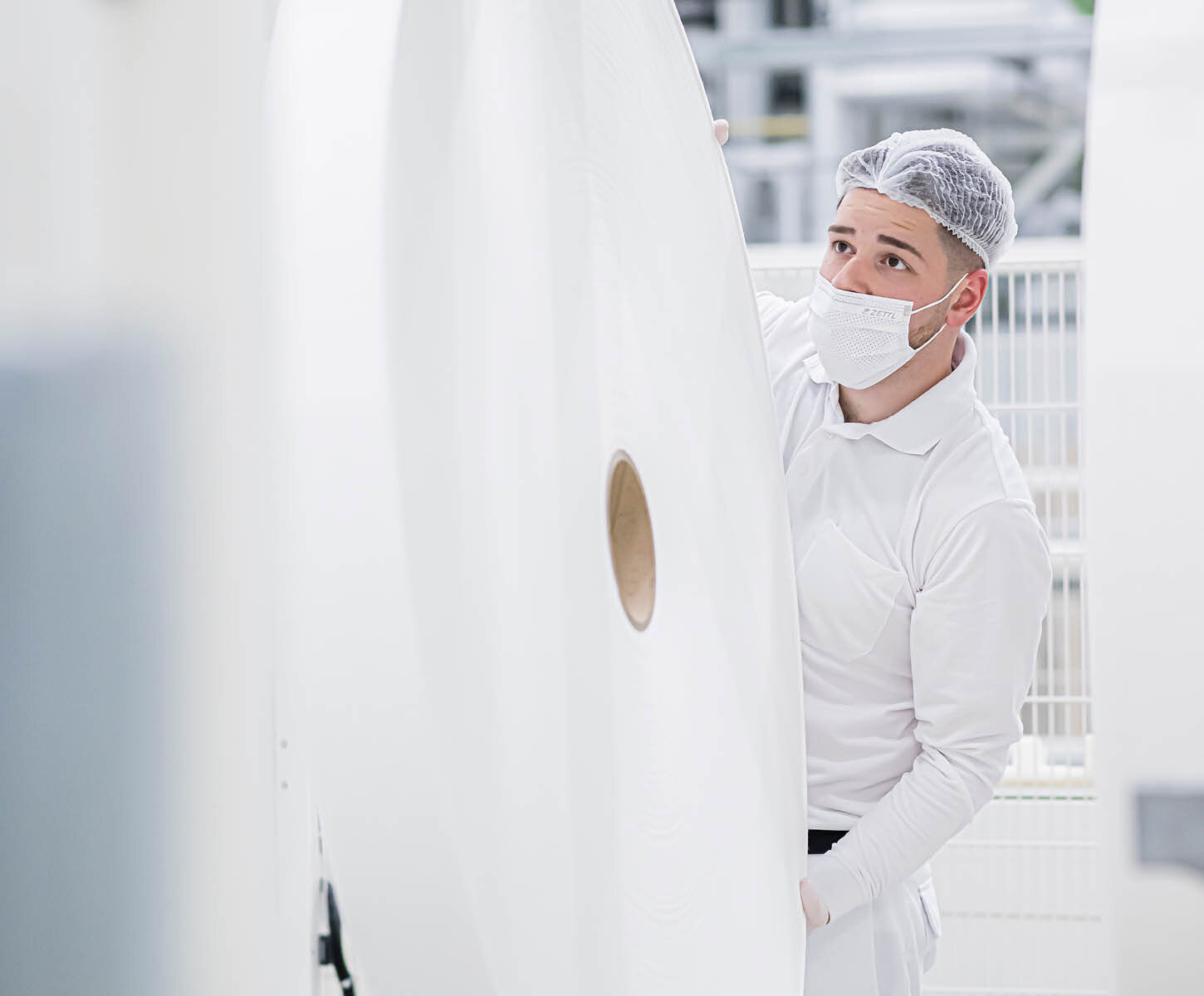  Man in manufacture changes nonwoven roll | Sandler Group 