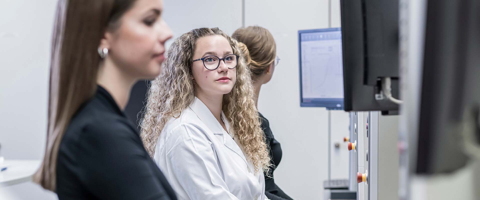rkittel bein Sandler aus der Abteilung Research & Development zeigt Nonwoven Technologies