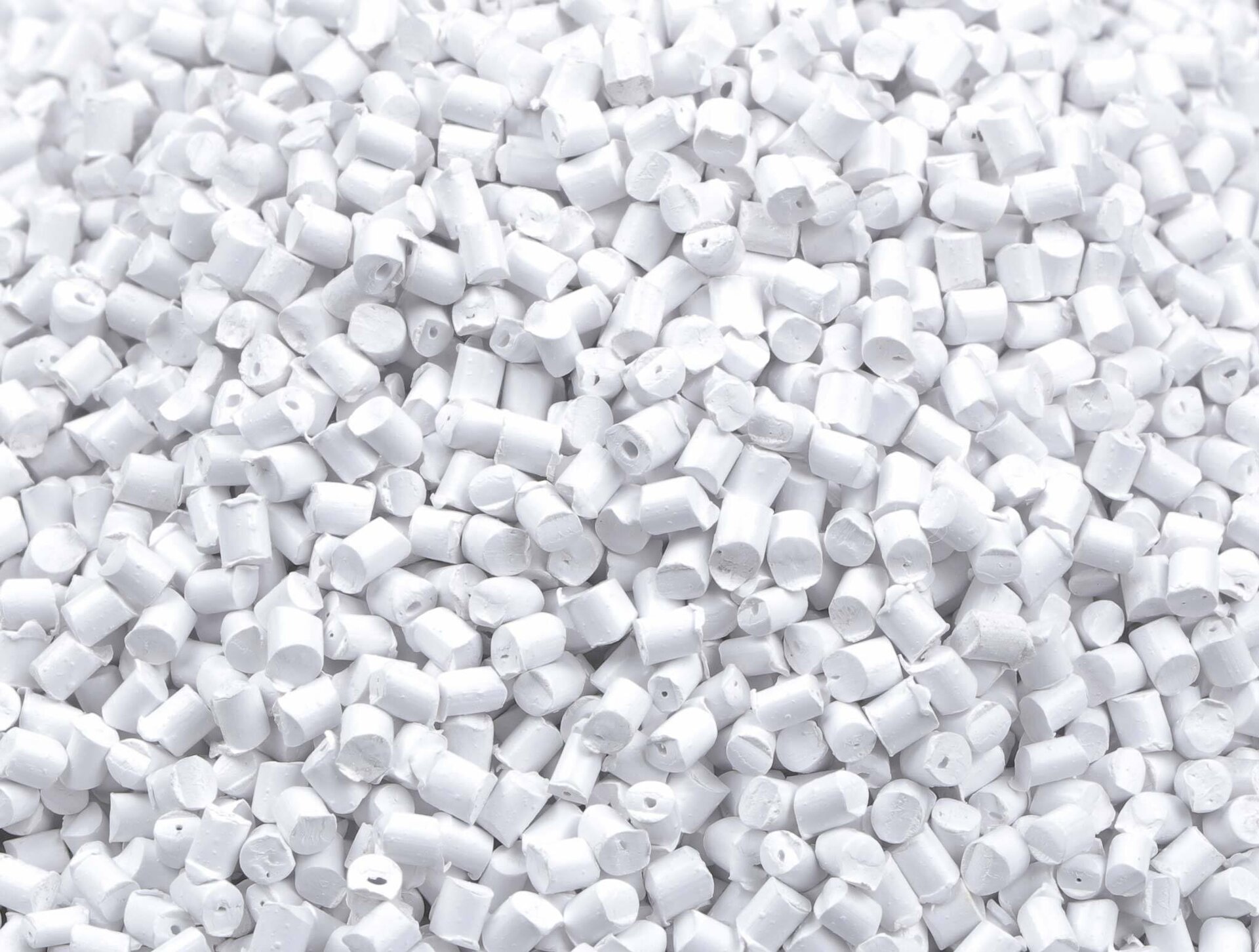 Polyniq special polymer granules | Sandler Group 